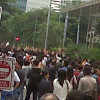 5 Ambulans Siaga di Pacific Place Antisipasi Pengantre BlackBerry Bellagio