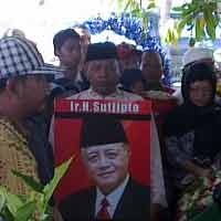 Ribuan Kader PDIP Iringi Pemakaman Pak Tjip 