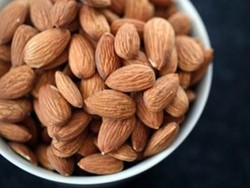 Picu Gairah Seks dengan Makan Almond 