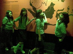 hangout with friends at Kotu