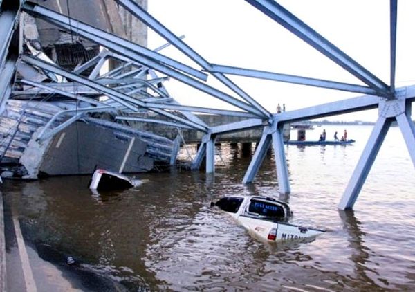 Jembatan Kukar Runtuh, 4 Mobil Tenggelam