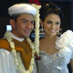 Resmi Menikah, Zee Zee Langsung Ajak Goyang Prabu Revolusi