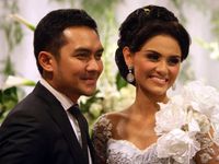 Prabu Revolusi & Zee Zee Shahab Resmi Menikah