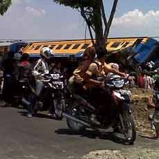Kereta Penolong Dikirim ke Lokasi KA Terguling di Bojonegoro