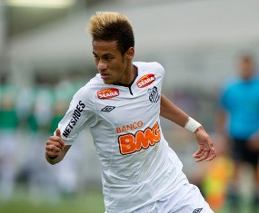 Neymar Belum Mau Dibandingkan dengan Messi