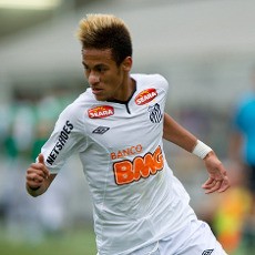 Neymar Belum Mau Dibandingkan dengan Messi