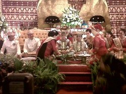 Ngunduh Mantu, Pernikahan Anak Sri Sultan Bernuansa Emas