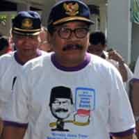 Gubernur Jatim Minta Walikota Surabaya Taati APBD