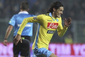 Cavani Selamatkan Napoli