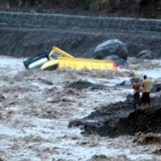 Empat Truk Terseret Banjir Lahar Dingin Kali Putih Magelang 