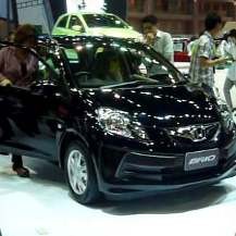 Warga Surabaya Dipameri Honda Brio