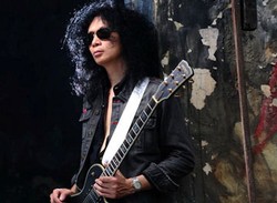 John Paul Ivan Lebih Suka Tampil di Depan Layar