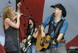 Sugarland Dituntut Korban Selamat Panggung Roboh Konser Indiana Fair Stage
