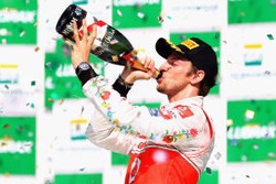 Webber Menang GP Brasil, Button Runner-up F1