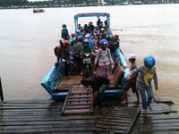 Perahu Penyeberangan Sungai Mahakam Laris Manis