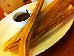 Krenyes Manis Churros Celup Cokelat, Delicioso!