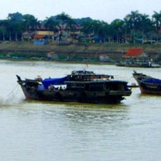 40 Tongkang Batubara Terhambat Puing Jembatan Kukar