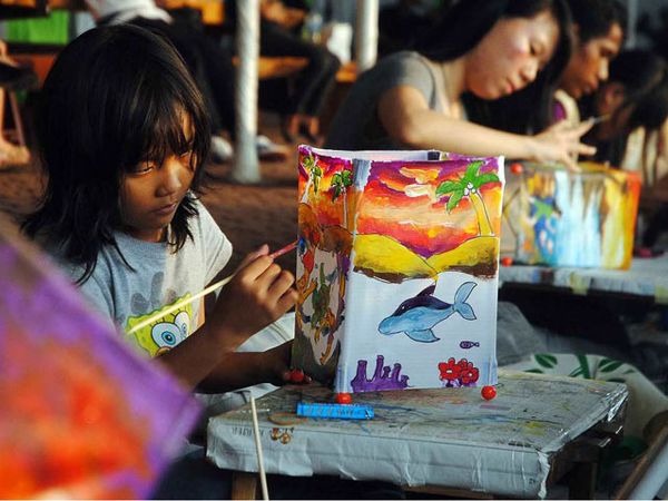 Kreasi Lampion Semarakan Festival Teluk Jakarta