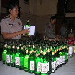 Jual Miras Ilegal, Warung di Lokalisasi Jarak Digerebek