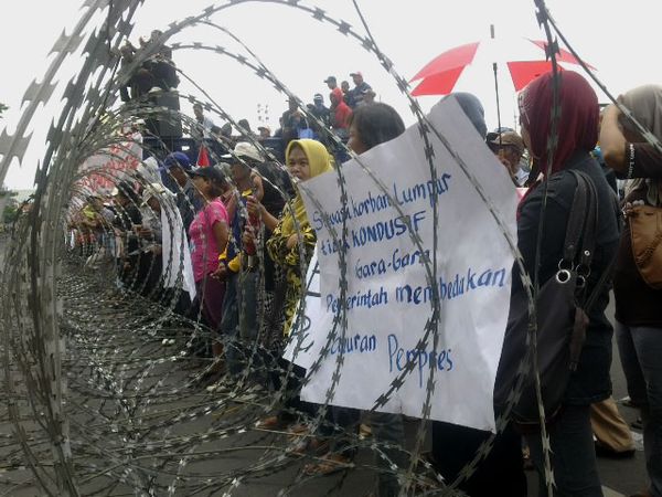 Korban Lumpur Lapindo Geruduk Kantor Gubernur Jatim
