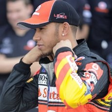 Hamilton Targetkan 2012 Jadi Musimnya
