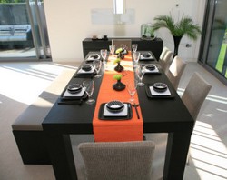 4 Tips Memilih Meja Makan Sesuai Kondisi Ruangan