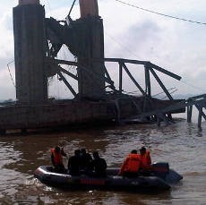 18 Penyelam Profesional Bantu Cari Korban Jatuhnya Jembatan Kukar