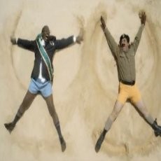 Saddam Hussein Bermain Pasir di Iklan Ayam Goreng Nandos