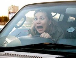 Wanita Gugup Ketika Mengemudi Bersama Pasangan