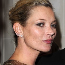 Masih Suka Mabuk, Kate Moss Tunda Punya Anak