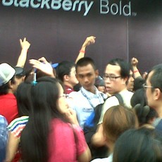 Penjualan BlackBerry Ricuh, Kominfo Tagih Penjelasan RIM 