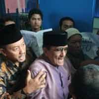 Pelantikan Bekas Kabiro SCTV Sebagai Ketua Stikosa-AWS Ricuh