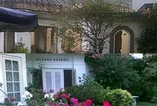 Ssst! Penjaga Rumah Cantik: Dengar-dengar Sih Mau Dibeli Ibas