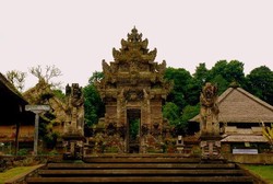 5 Tips Berwisata Religi ke Rumah Ibadah