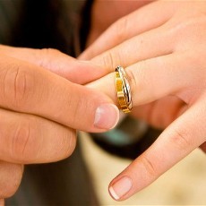 Alamaak! 1 dari 6 Warga Inggris Kumpul Kebo