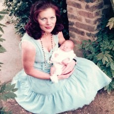 Akhirnya! Seorang Ibu Temukan Anaknya Setelah Berpisah 30 Tahun