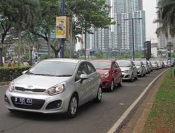 Berkencan dengan KIA Rio di Kota Hujan