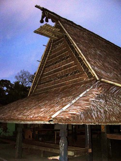 Pesta tujuh malam di rumah adat Sasadu