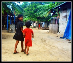 Berjalan bergandengan sesama jenis ? boleh boleh saja !