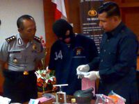 Polisi Gerebek Pabrik Ekstasi di Batam