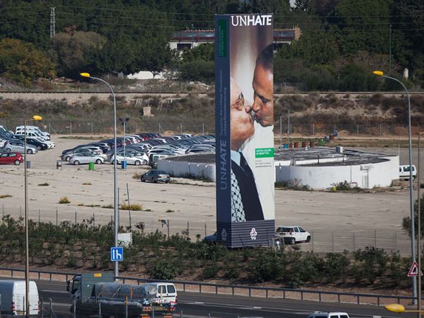 Iklan Ciuman Benetton Kembali Tampil