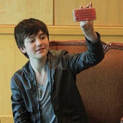 Greyson Chance Tak Khawatir Suaranya Berubah