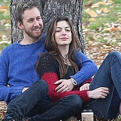 Wow, Cincin Pertunangan Anne Hathaway Senilai Rp 1,3 M