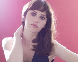 Aktris Inggris Jadi Wajah Terbaru Lini Make-up D&G