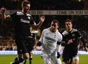Kalah di Kandang, Spurs di Ujung Tanduk
