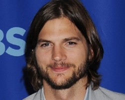 Cerai, Ashton Kutcher Mesra dengan Banyak Wanita