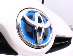 Toyota Bantu BMW Kembangkan Baterai Mobil Listrik