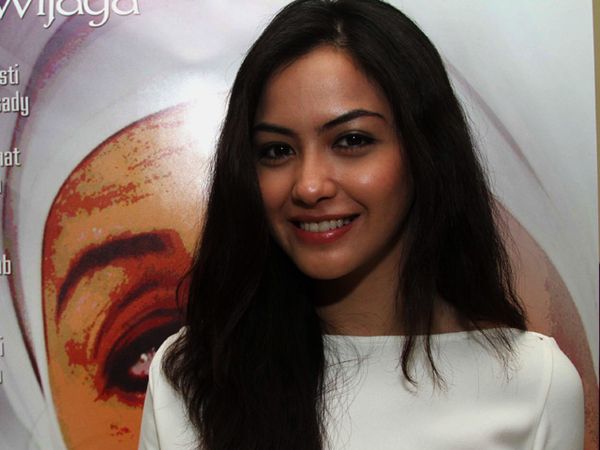 Revalina S Temat Tampil Natural