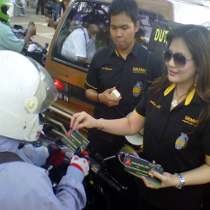 Aktivis GRANAT Sebar Stiker Pencegahan AIDS