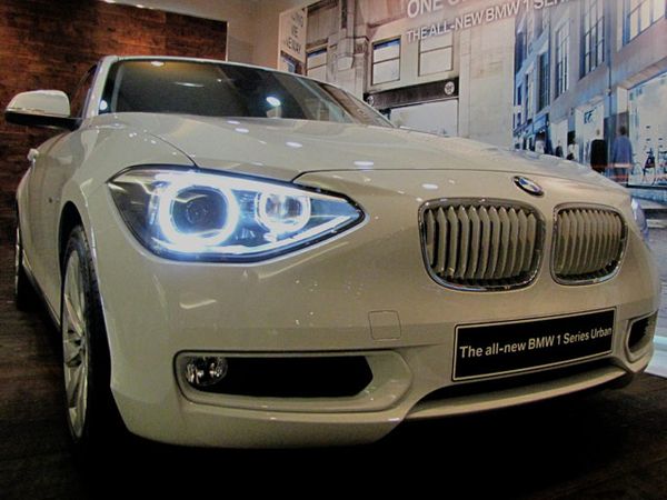 BMW Seri 1 Meluncur